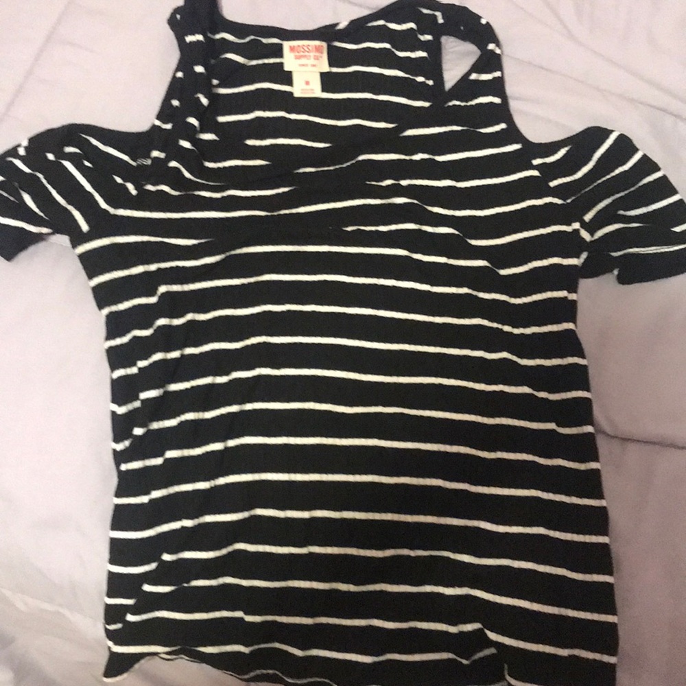 Shoulder cut out top